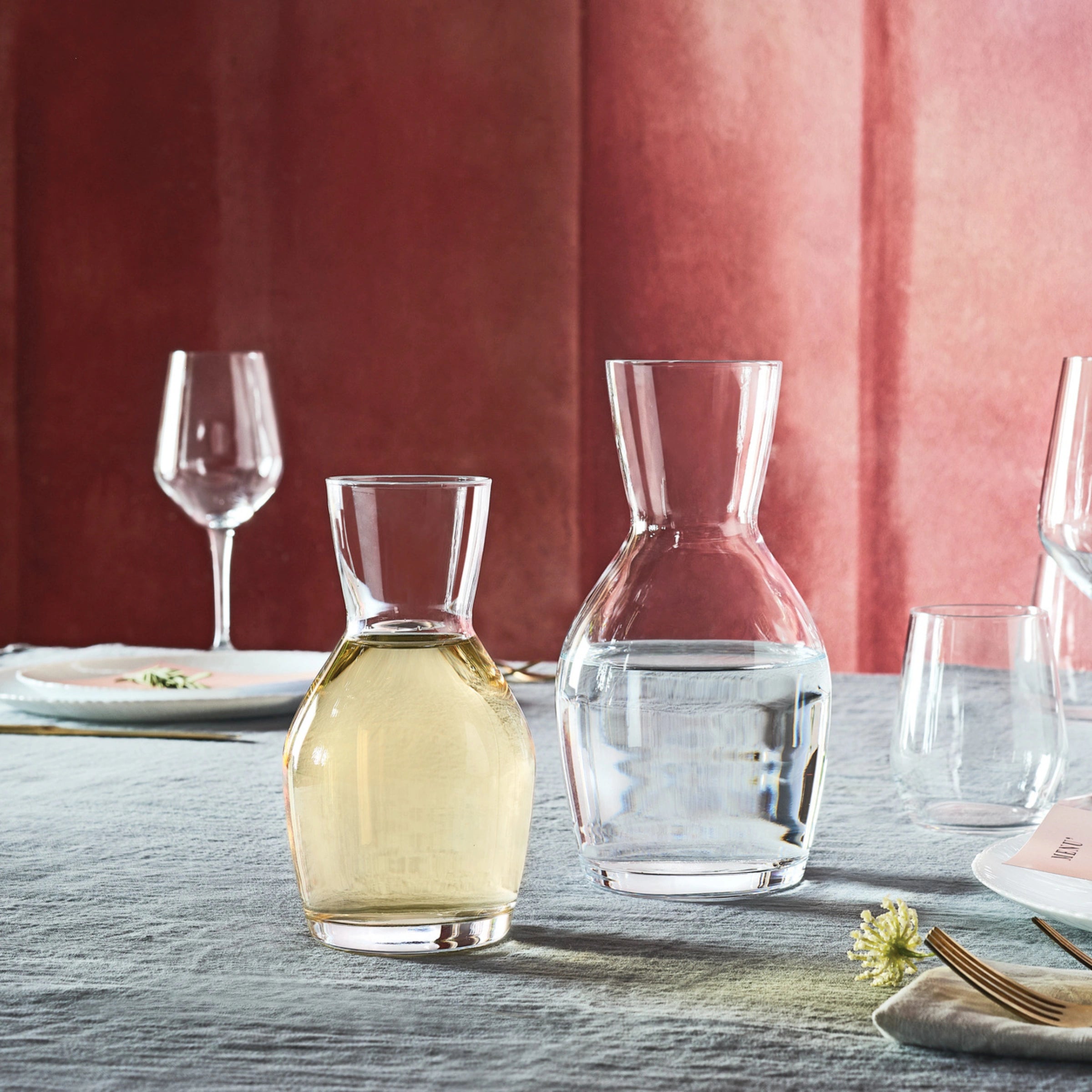Ypsilon 20 oz. Wine Carafe